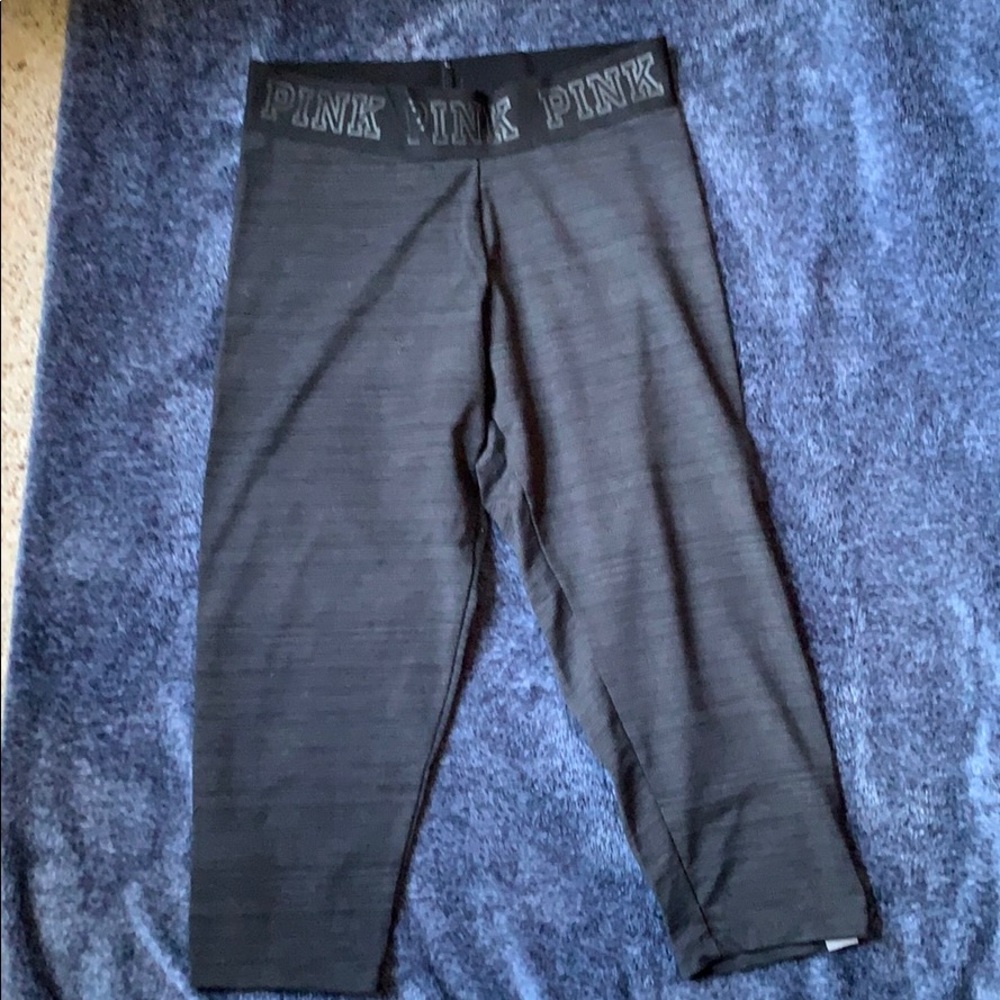 Black/grey capris